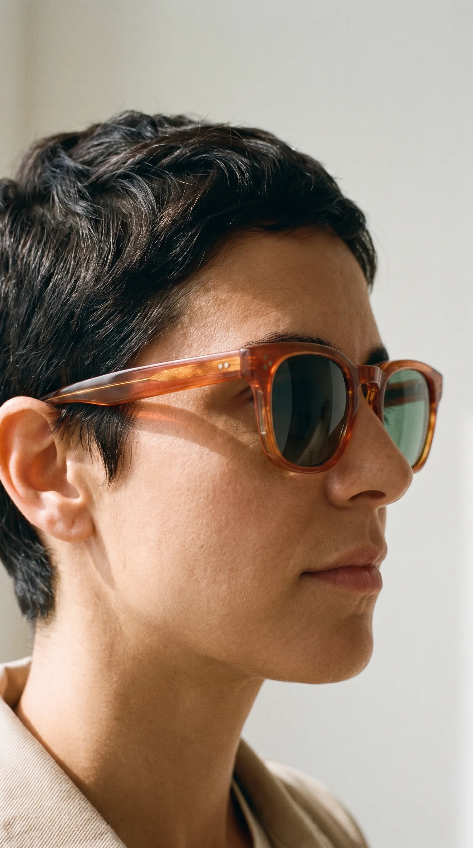 Escena editorial de la campaña de gafas